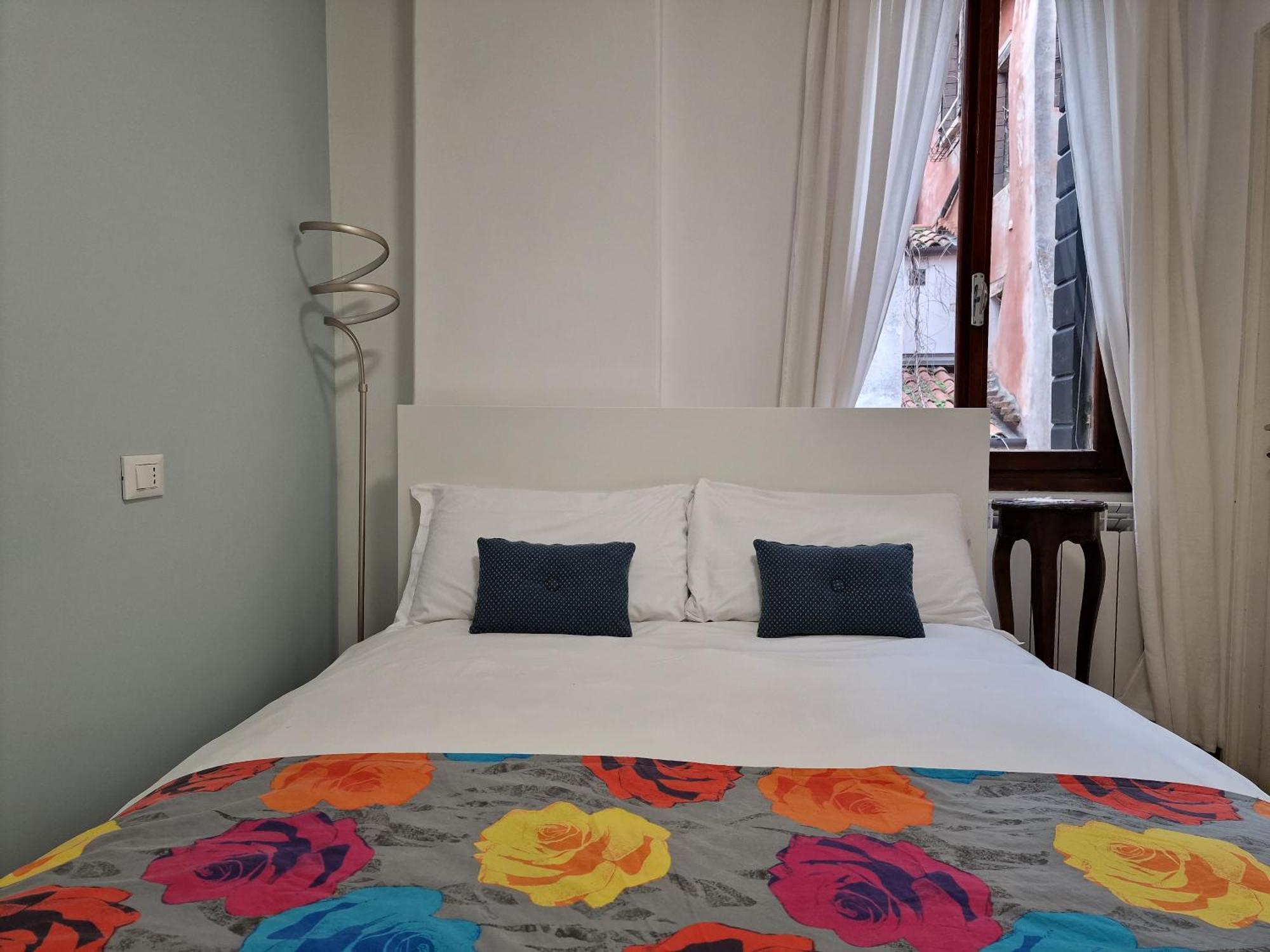 Veneziacentopercento La Forcola Apartment, Next To Rialto Bridge ภายนอก รูปภาพ