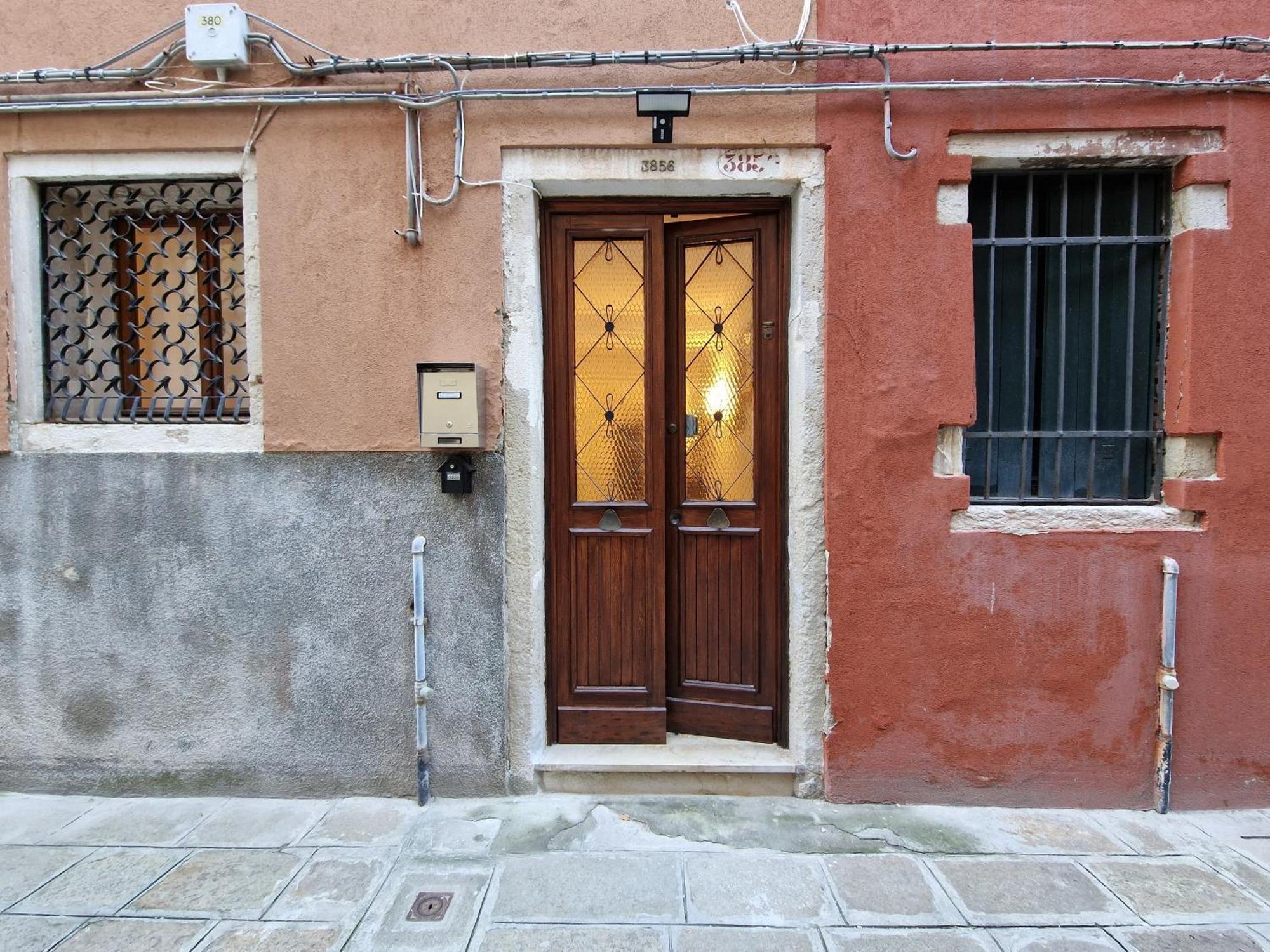 Veneziacentopercento La Forcola Apartment, Next To Rialto Bridge ภายนอก รูปภาพ