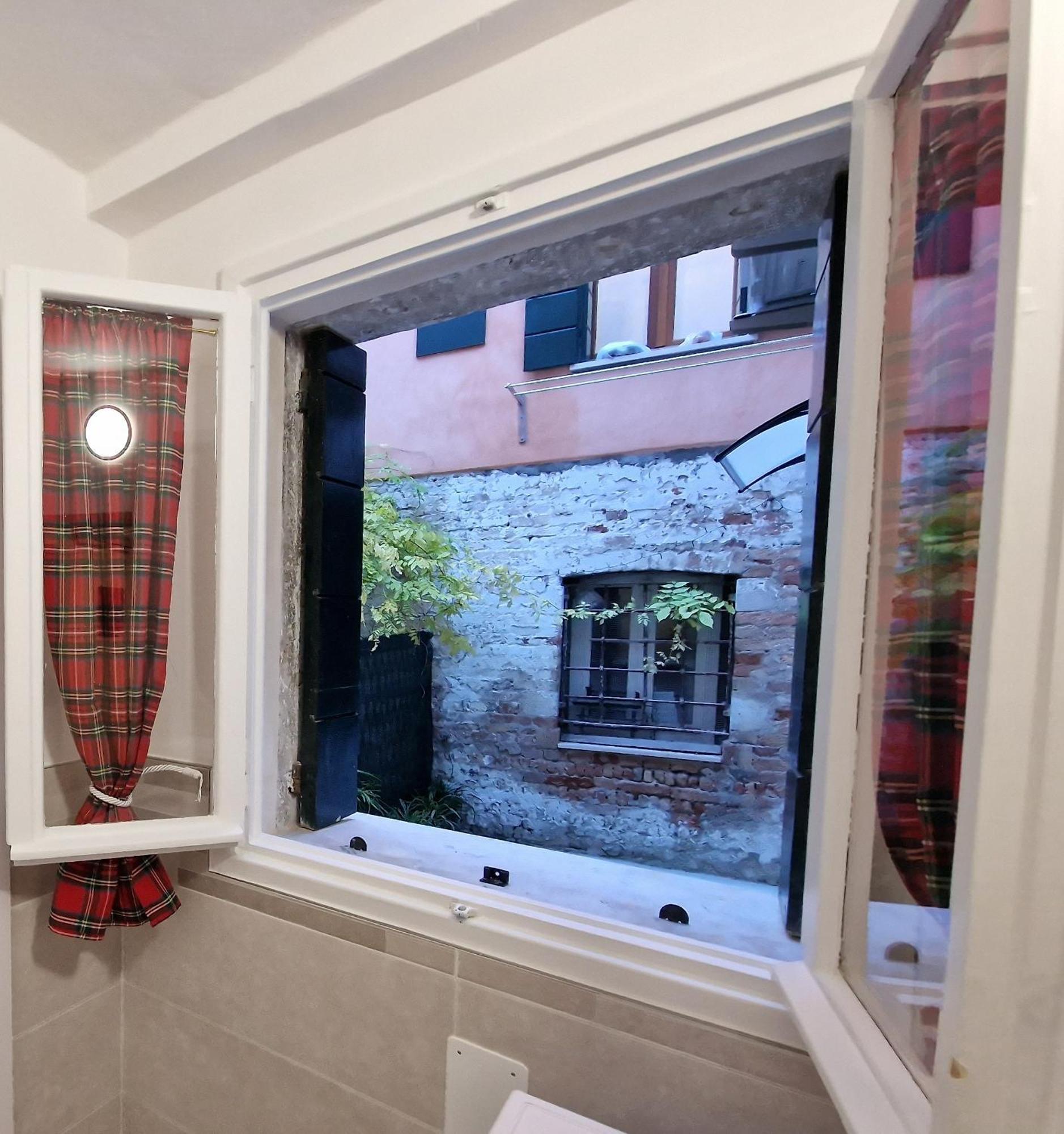 Veneziacentopercento La Forcola Apartment, Next To Rialto Bridge ภายนอก รูปภาพ