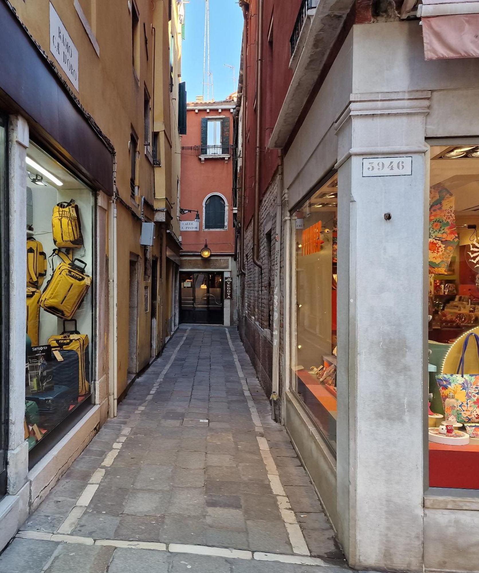Veneziacentopercento La Forcola Apartment, Next To Rialto Bridge ภายนอก รูปภาพ